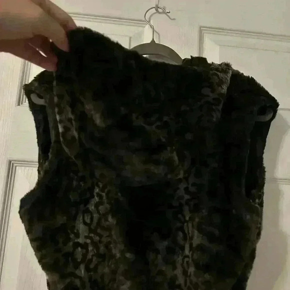 Outdoor Edition by Parkhurst Gray Black Animal Print Faux Fur Long Vest Size S - Picture 6 of 6